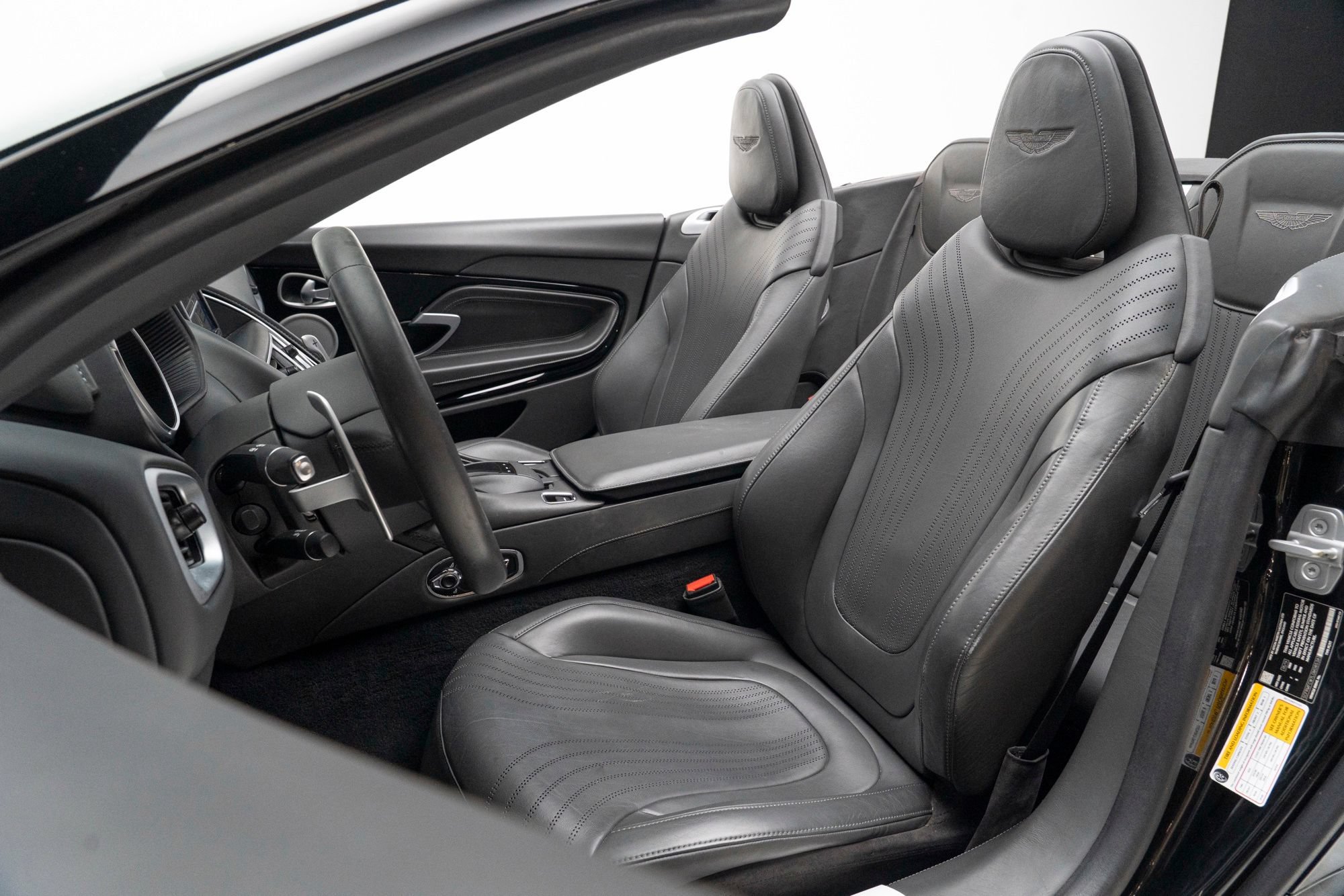 Used 2020 Aston Martin DB11 Volante RWD image 3