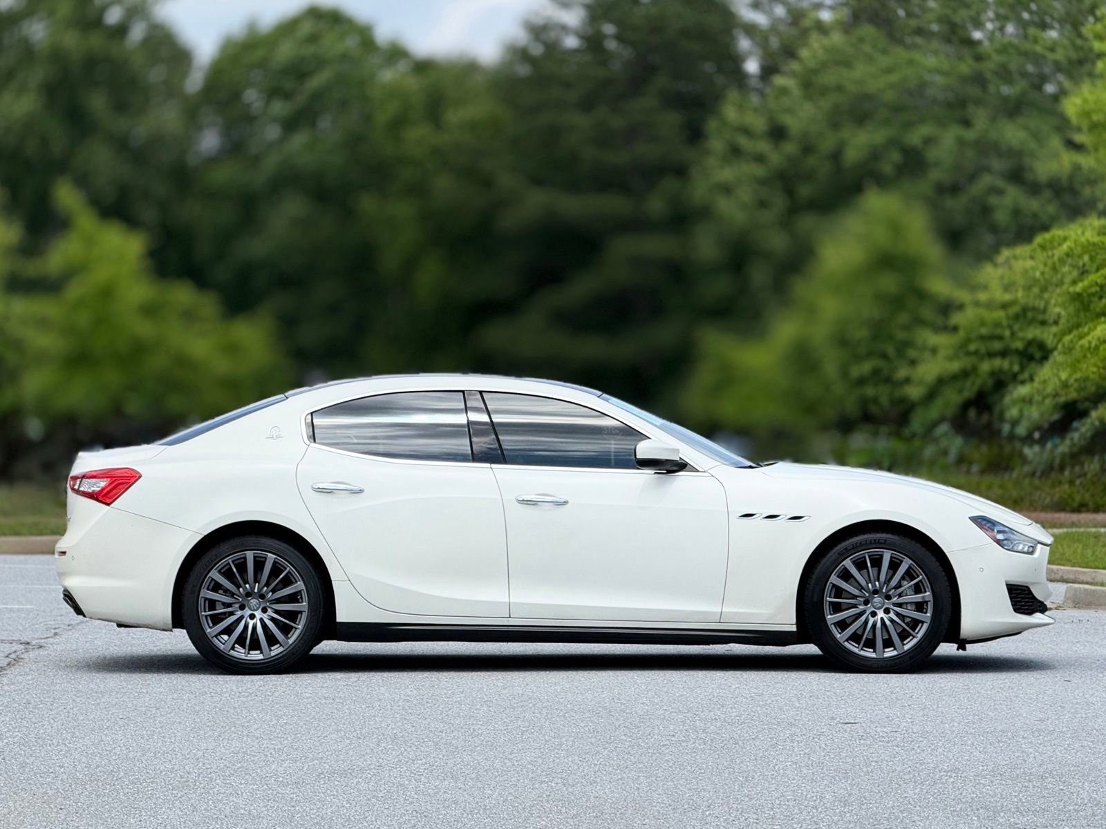Used 2019 Maserati Ghibli RWD image 12