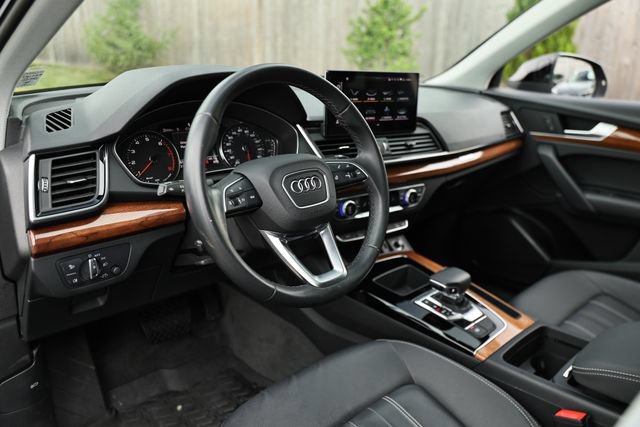 Used 2021 Audi Q5 2.0T Premium w/ Convenience Package AWD/4WD image 18