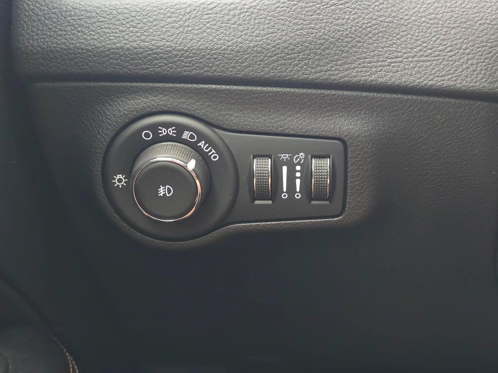 Used 2020 Jeep Compass Latitude AWD/4WD image 24