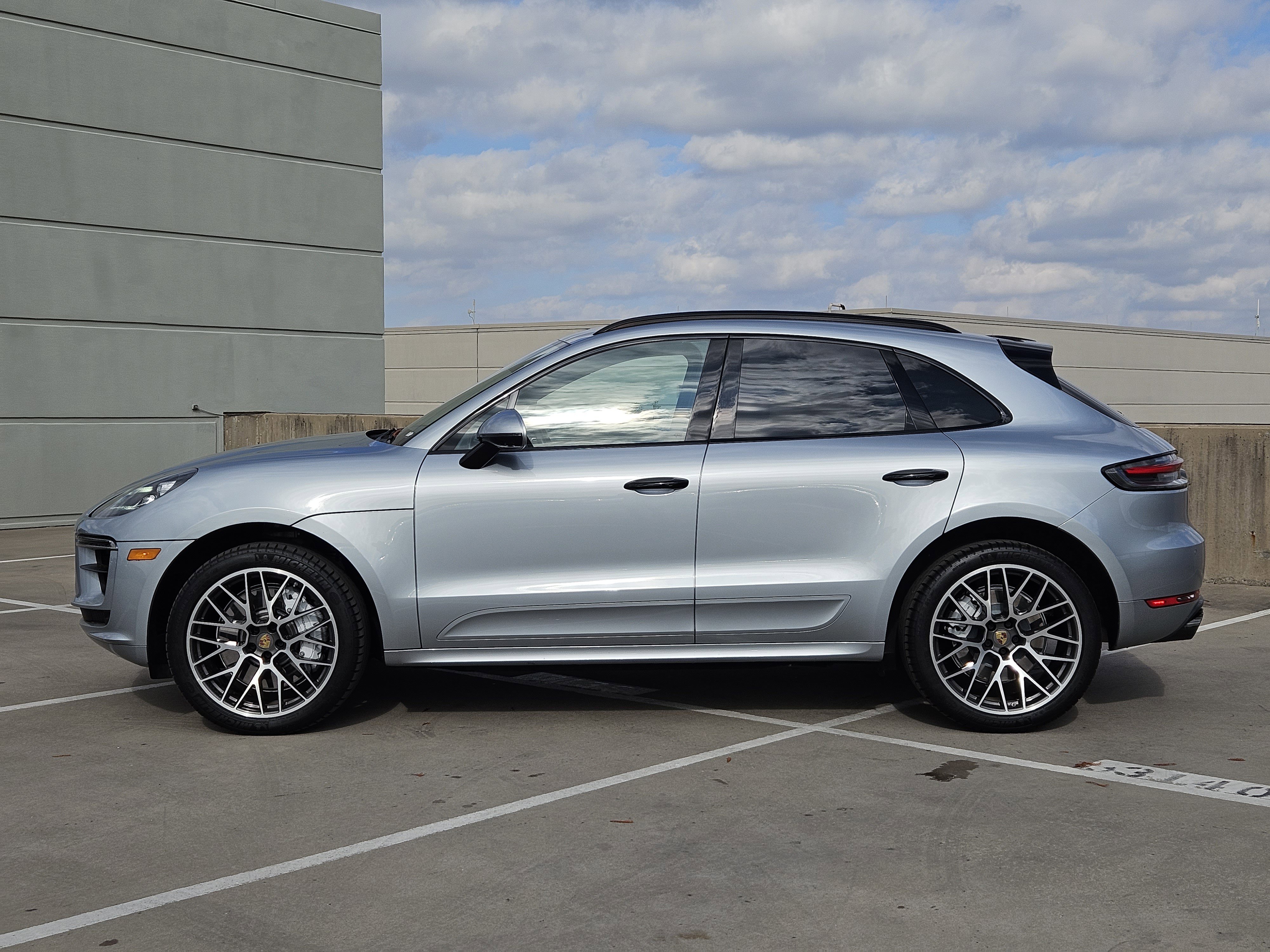 Used 2021 Porsche Macan Turbo image 2