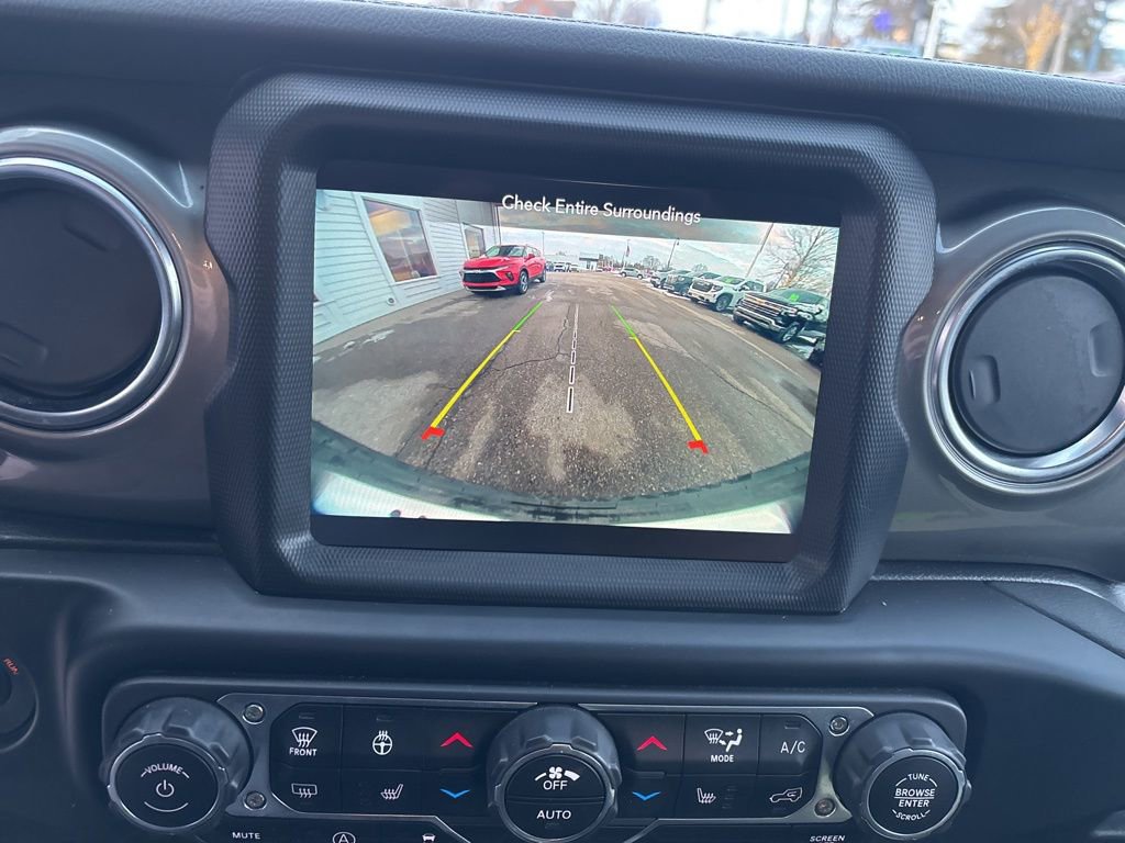 Used 2022 Jeep Wrangler Unlimited Sahara w/ Cold Weather Group AWD/4WD image 24