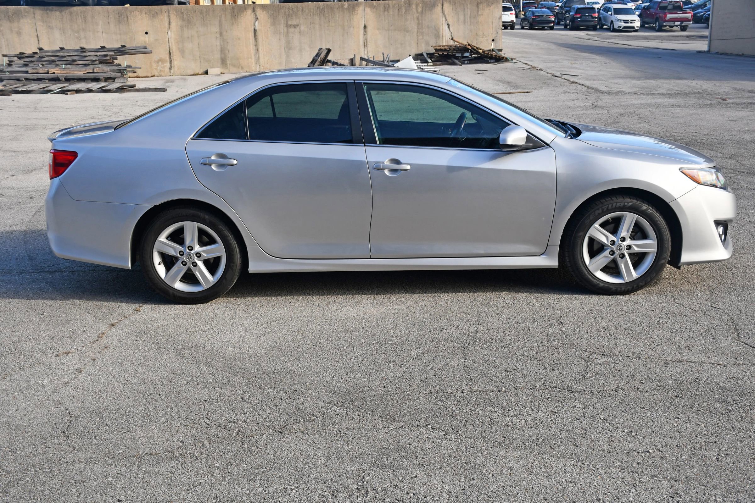 Used 2013 Toyota Camry SE FWD image 5