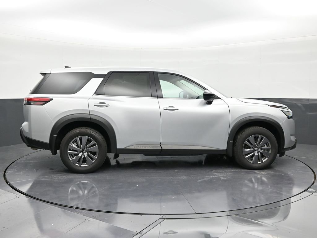 Used 2025 Nissan Pathfinder S image 6