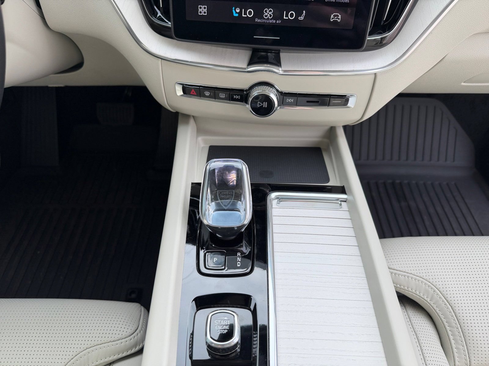 New 2026 Volvo XC60 T8 Ultra w/ Protection Package Premier AWD/4WD image 11