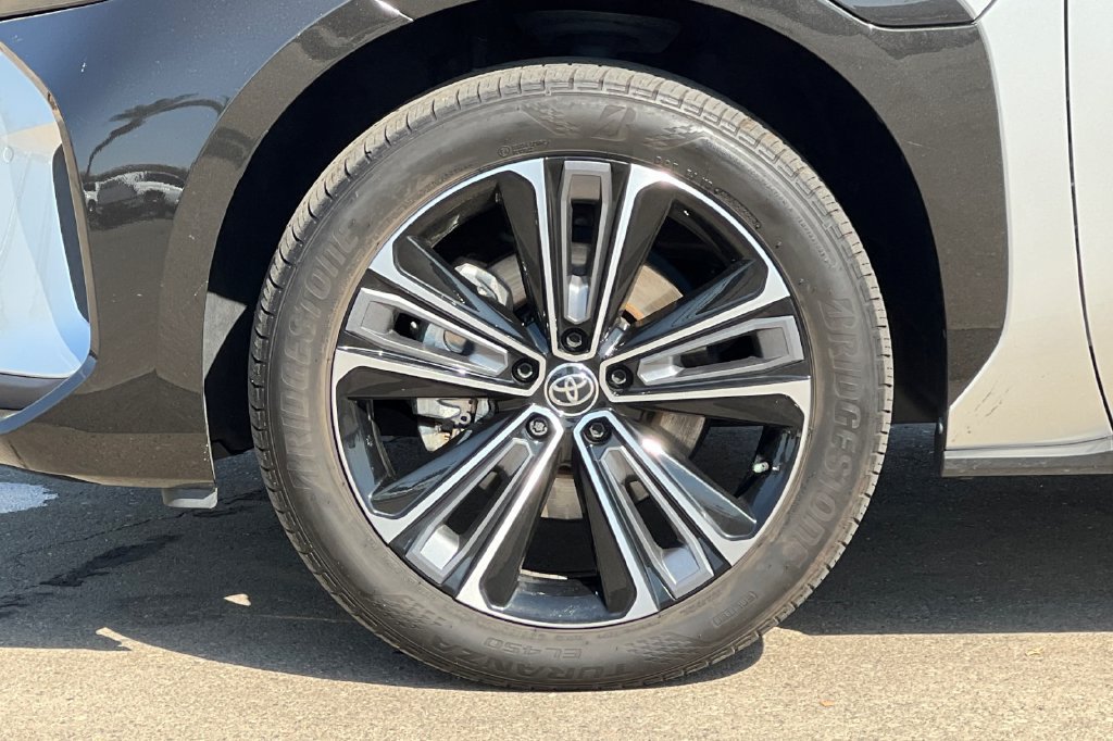 Certified 2023 Toyota bZ4X AWD image 29