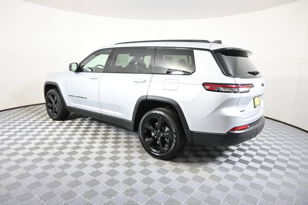 Used 2025 Jeep Grand Cherokee L Limited w/ Black Appearance Package image 4
