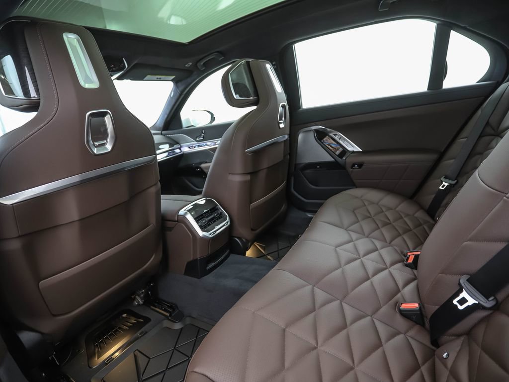 New 2026 BMW 740i xDrive w/ Premium Package image 22
