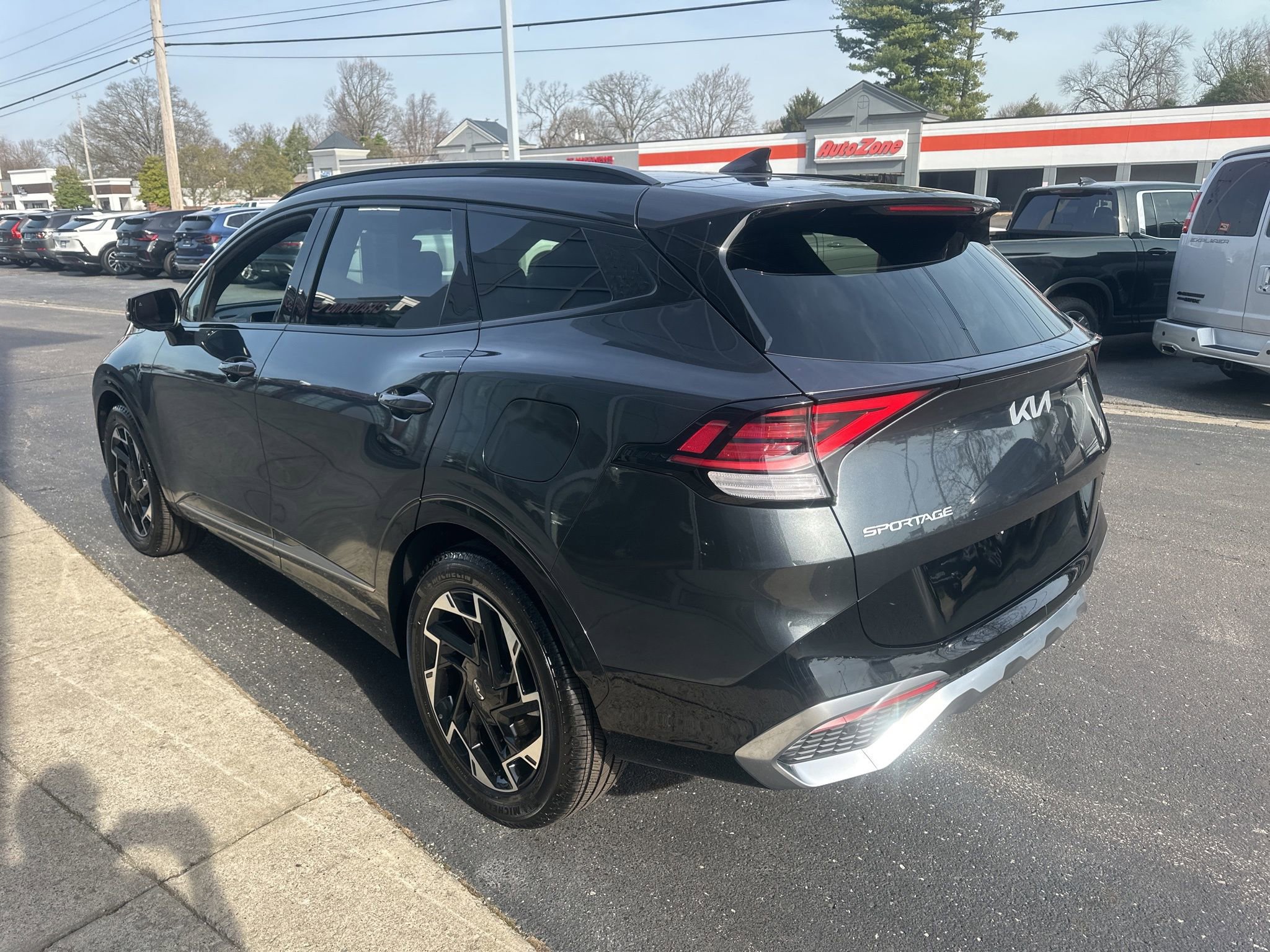 Used 2025 Kia Sportage SX image 5