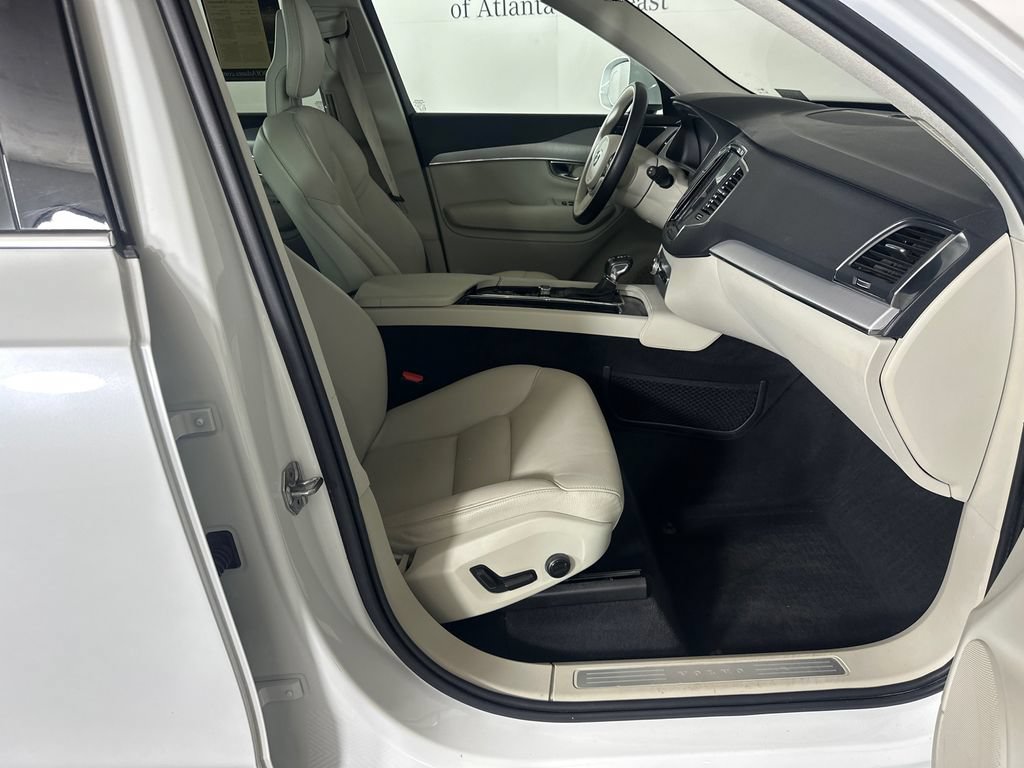 Used 2021 Volvo XC90 T5 Momentum w/ Climate Package FWD image 13