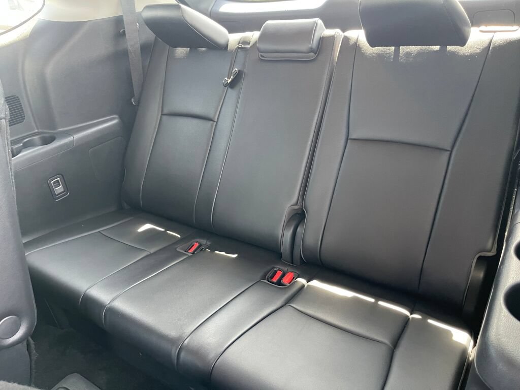 Used 2023 Toyota Highlander XLE FWD image 24