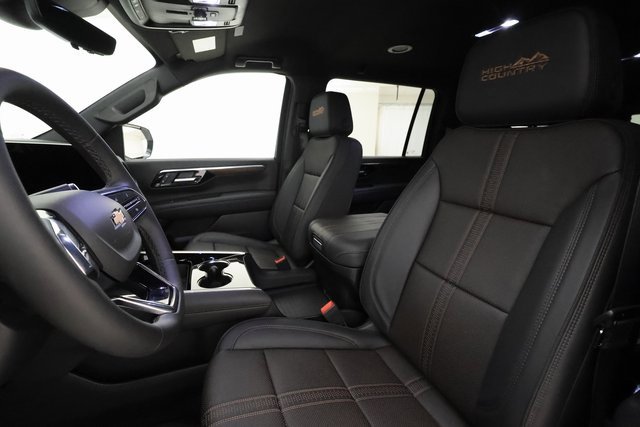 Used 2025 Chevrolet Suburban High Country image 10
