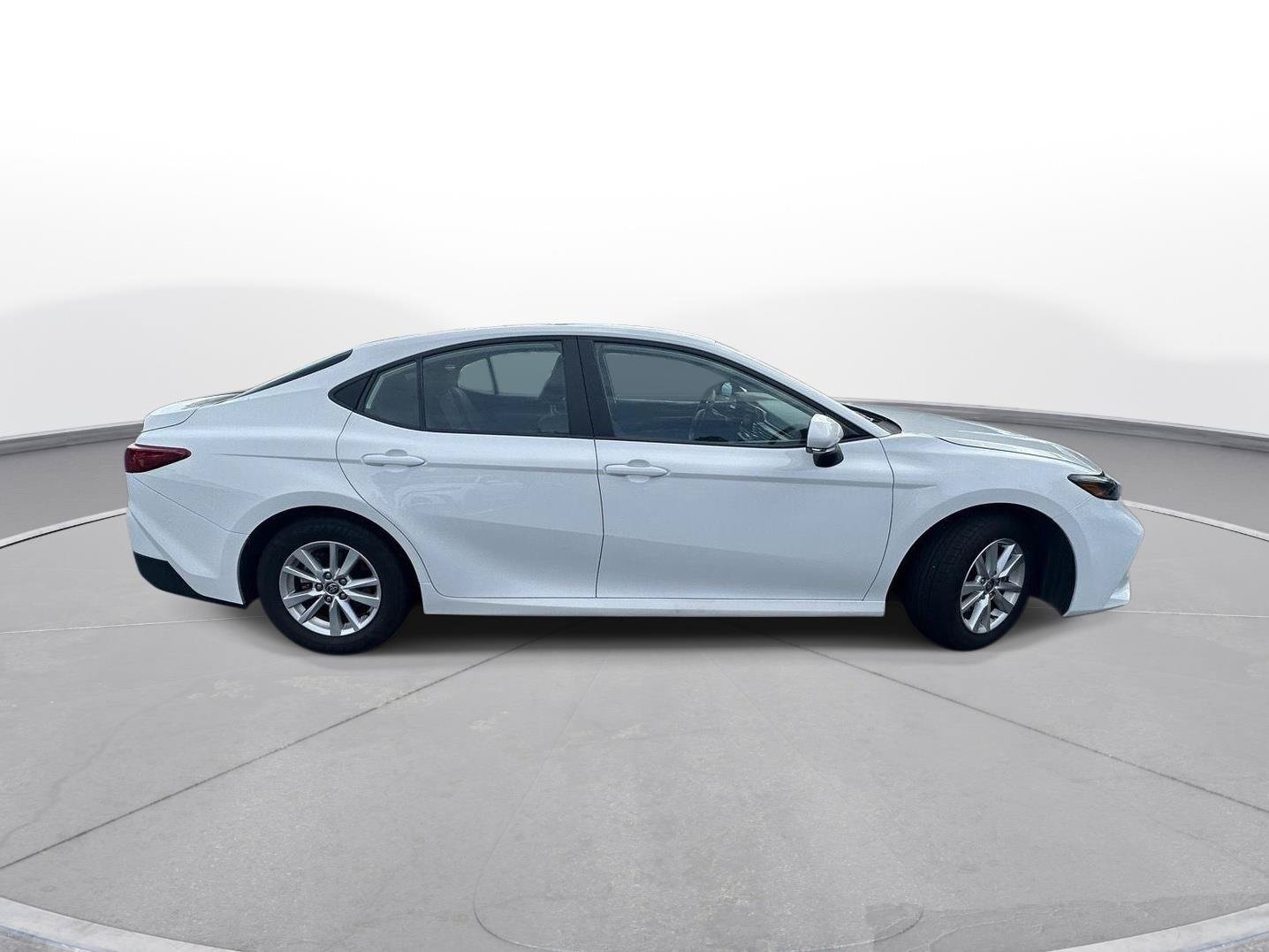 Used 2025 Toyota Camry LE FWD image 5
