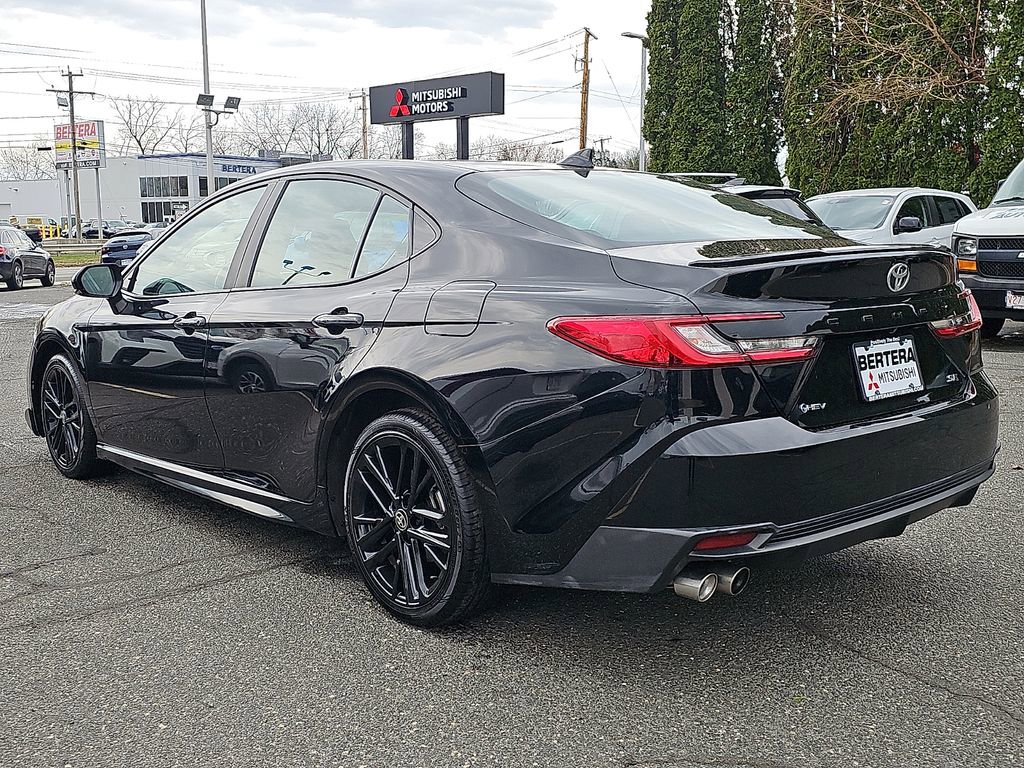 Used 2025 Toyota Camry SE FWD image 4