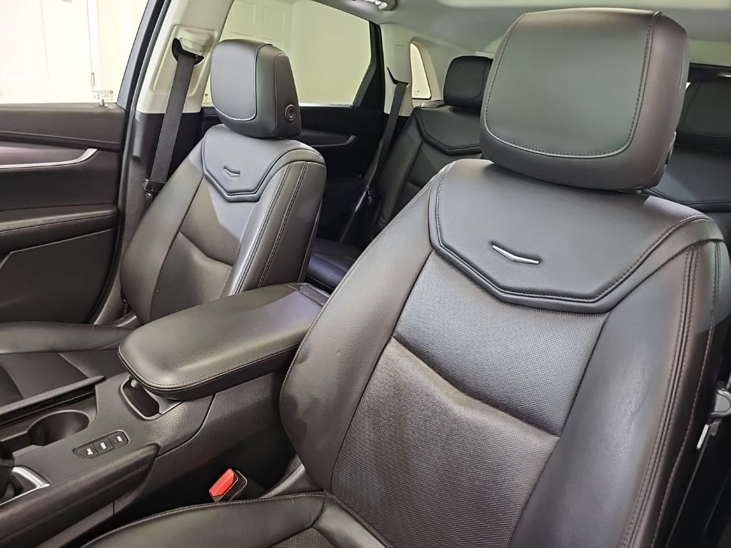Used 2018 Cadillac XT5 Luxury w/ Driver Awareness Package AWD/4WD image 15