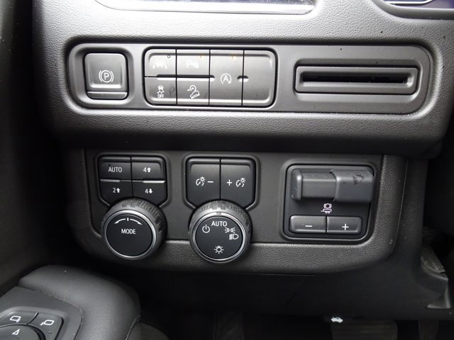 Used 2023 Chevrolet Suburban Z71 w/ Max Trailering Package image 28