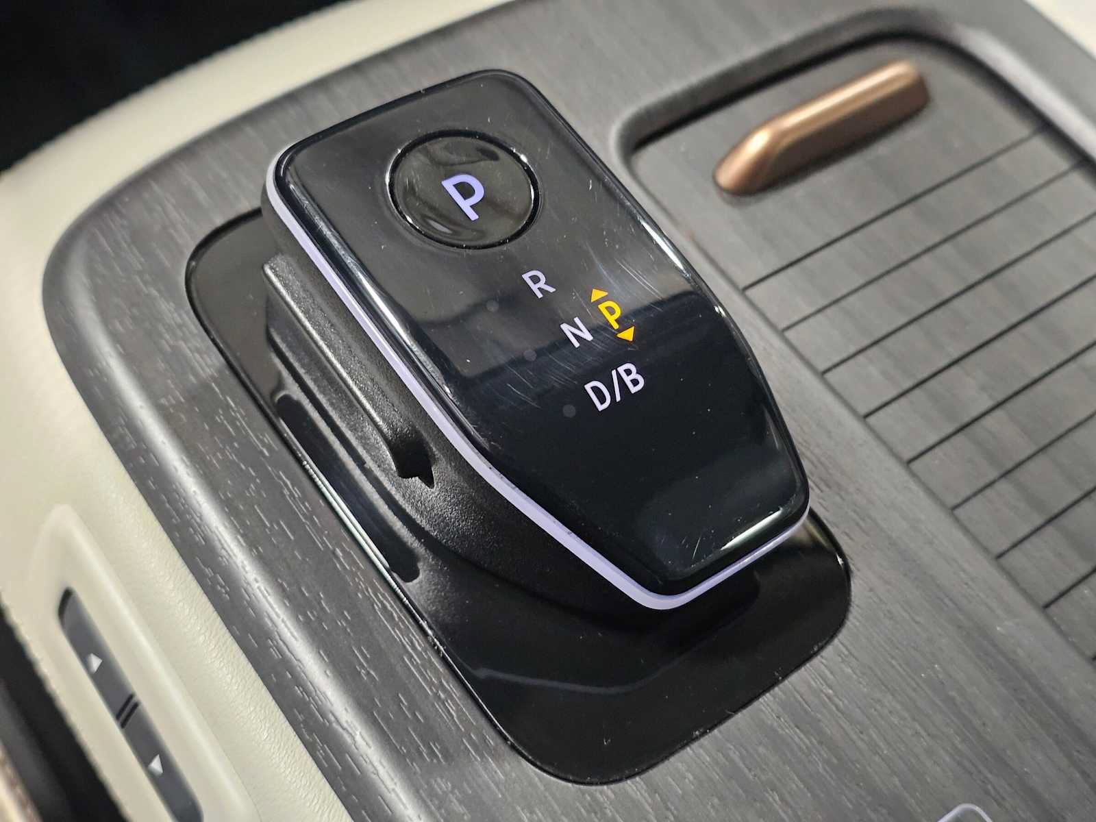 Used 2024 Nissan Ariya AWD image 32