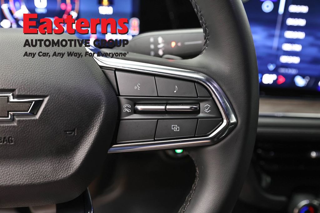 Used 2025 Chevrolet Suburban Z71 image 16