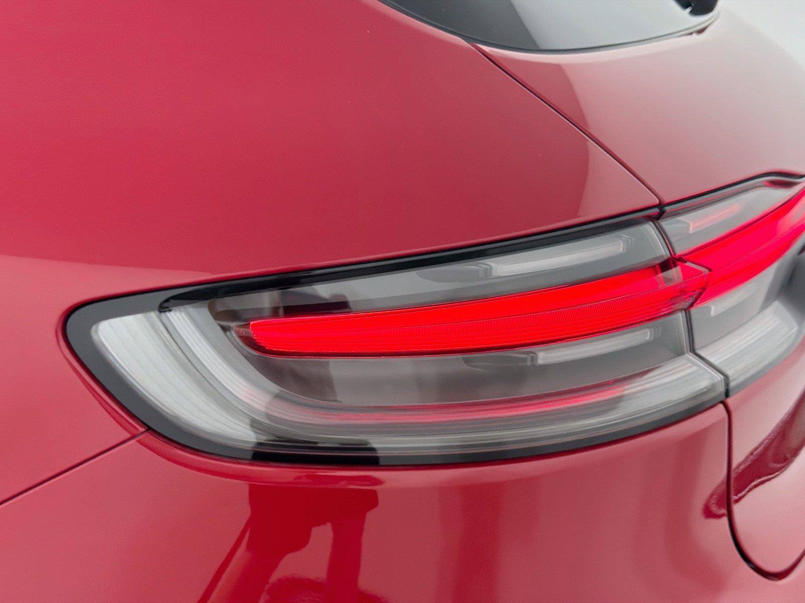Certified 2021 Porsche Macan AWD/4WD image 16