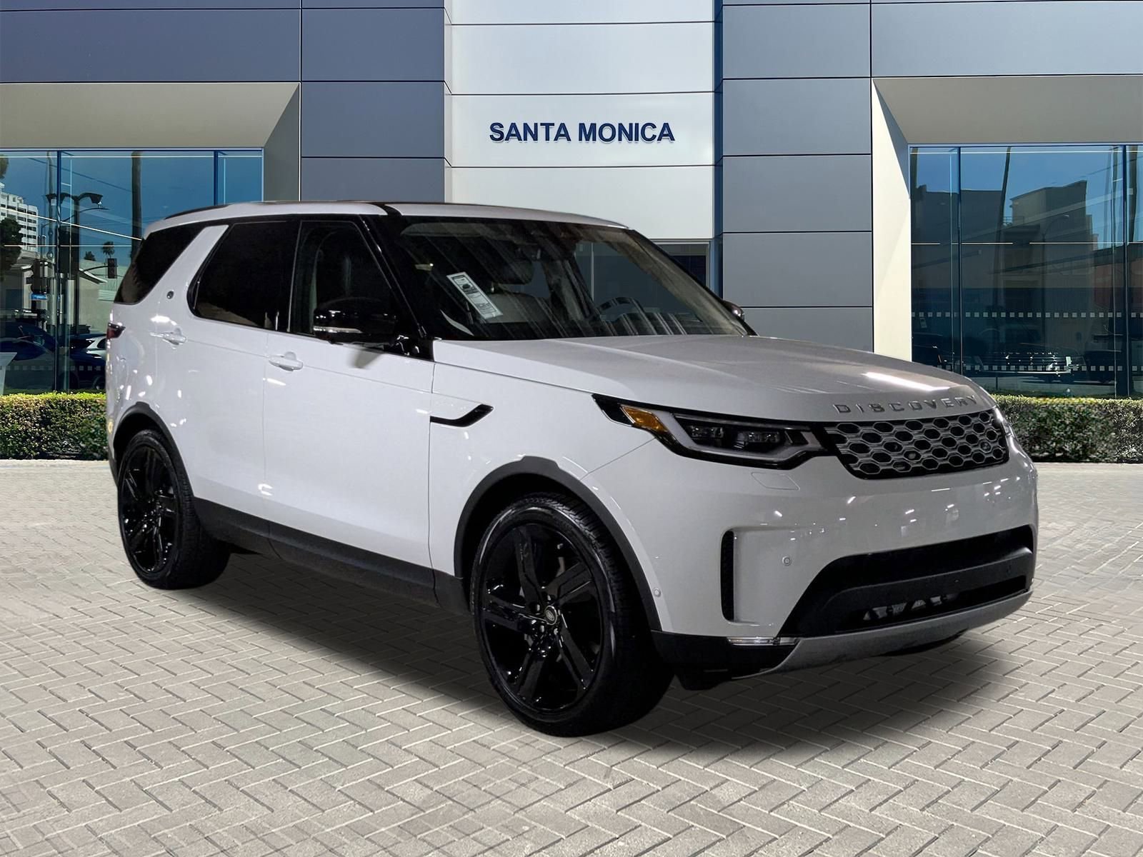New 2025 Land Rover Discovery S image 7