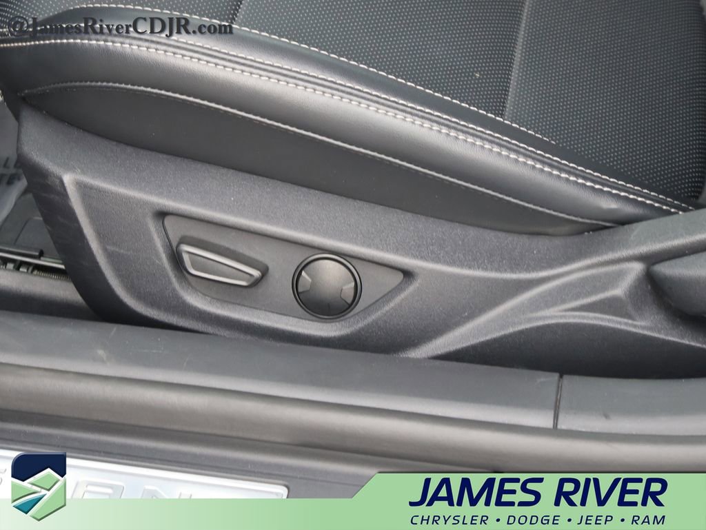 Used 2025 Ford Mustang Premium image 18