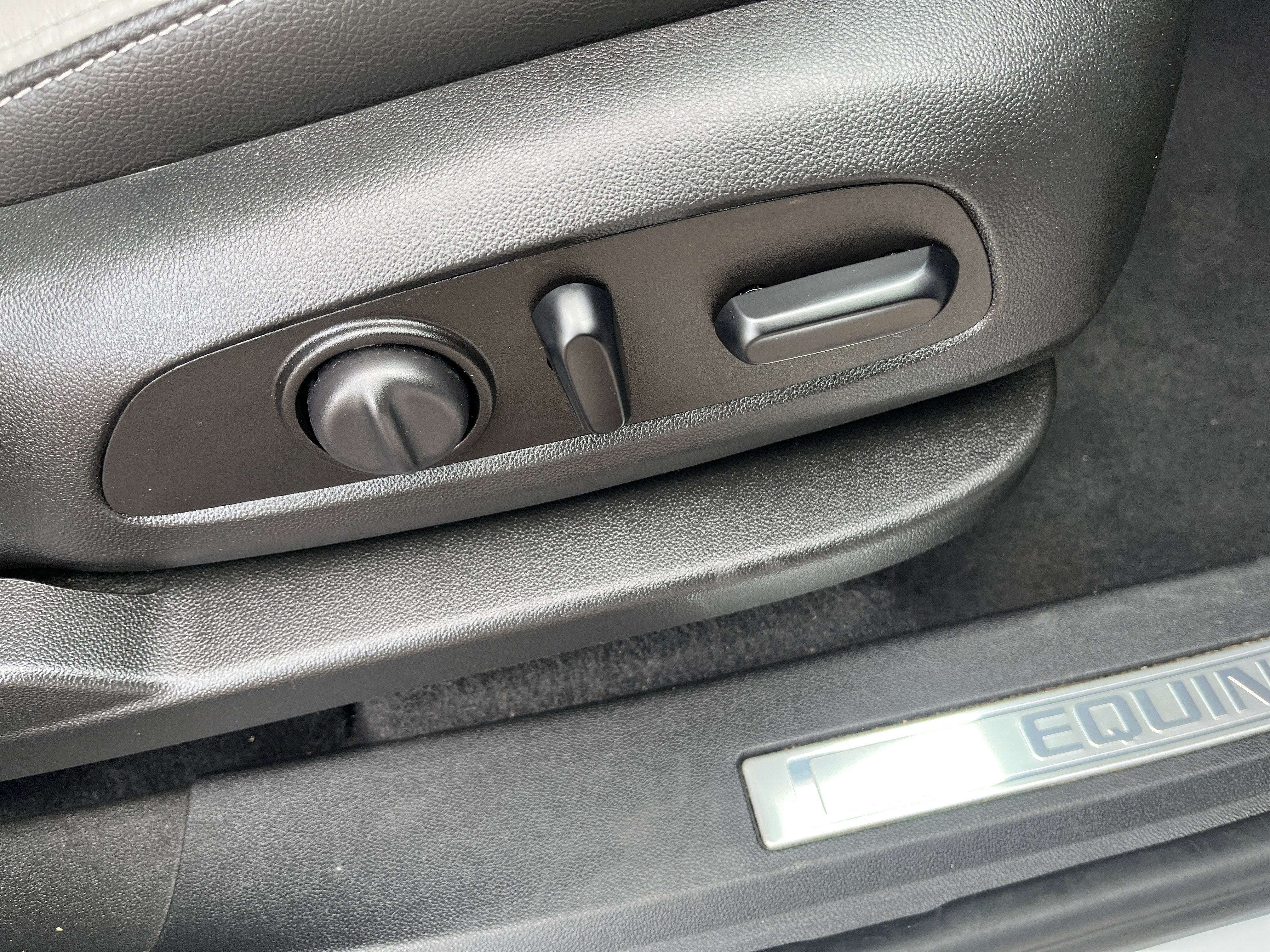 Used 2020 Chevrolet Equinox Premier AWD/4WD image 19