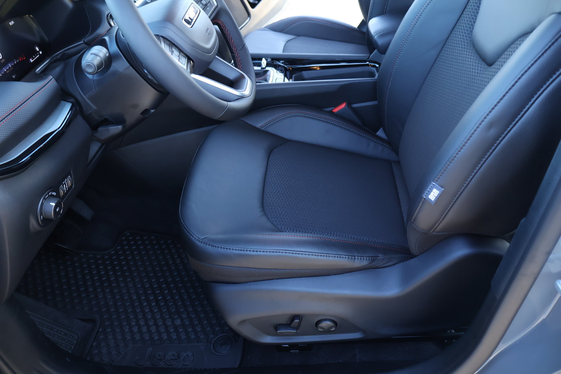New 2027 Jeep Compass Trailhawk AWD/4WD image 11