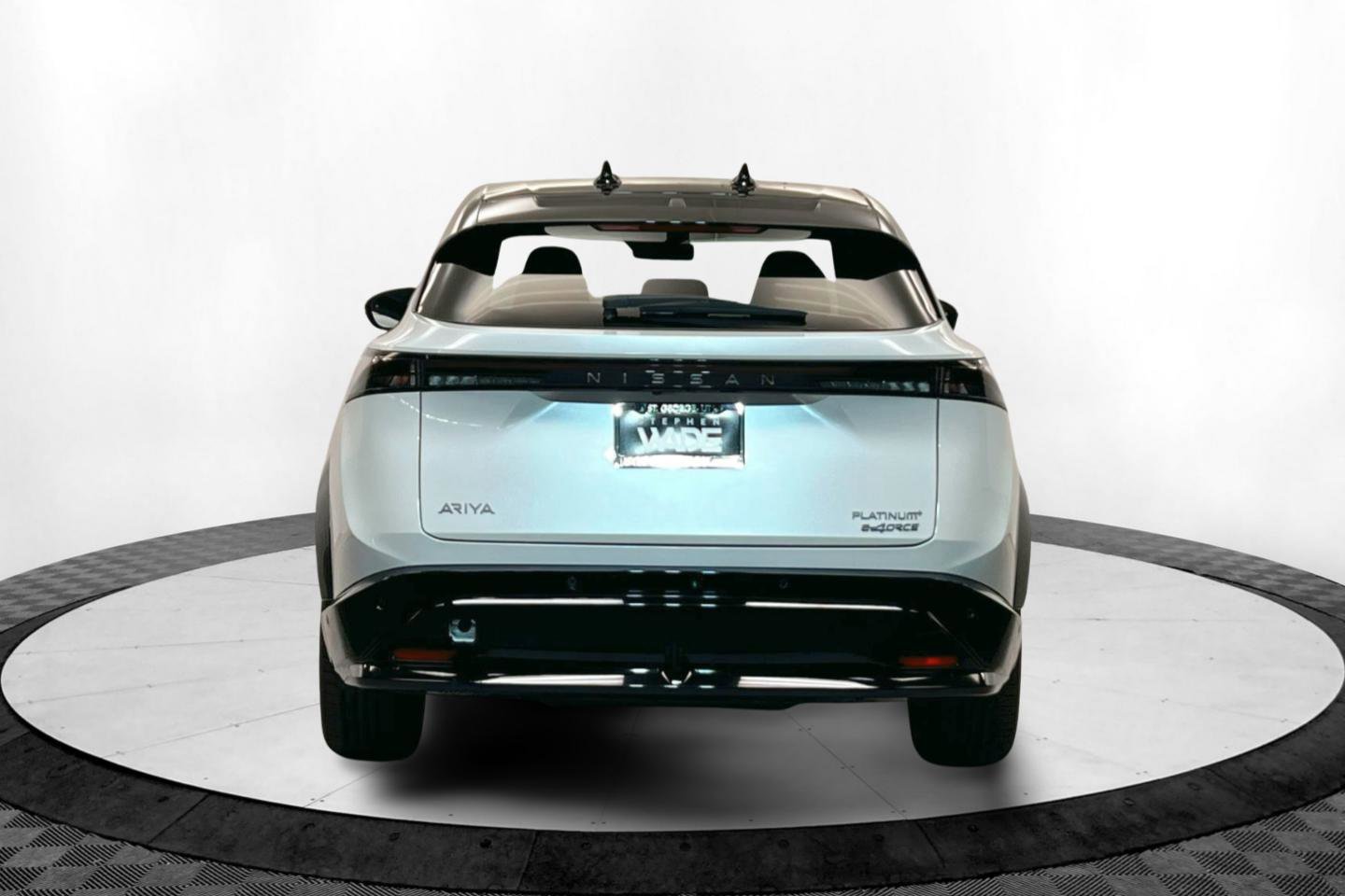 New 2025 Nissan Ariya Platinum image 4