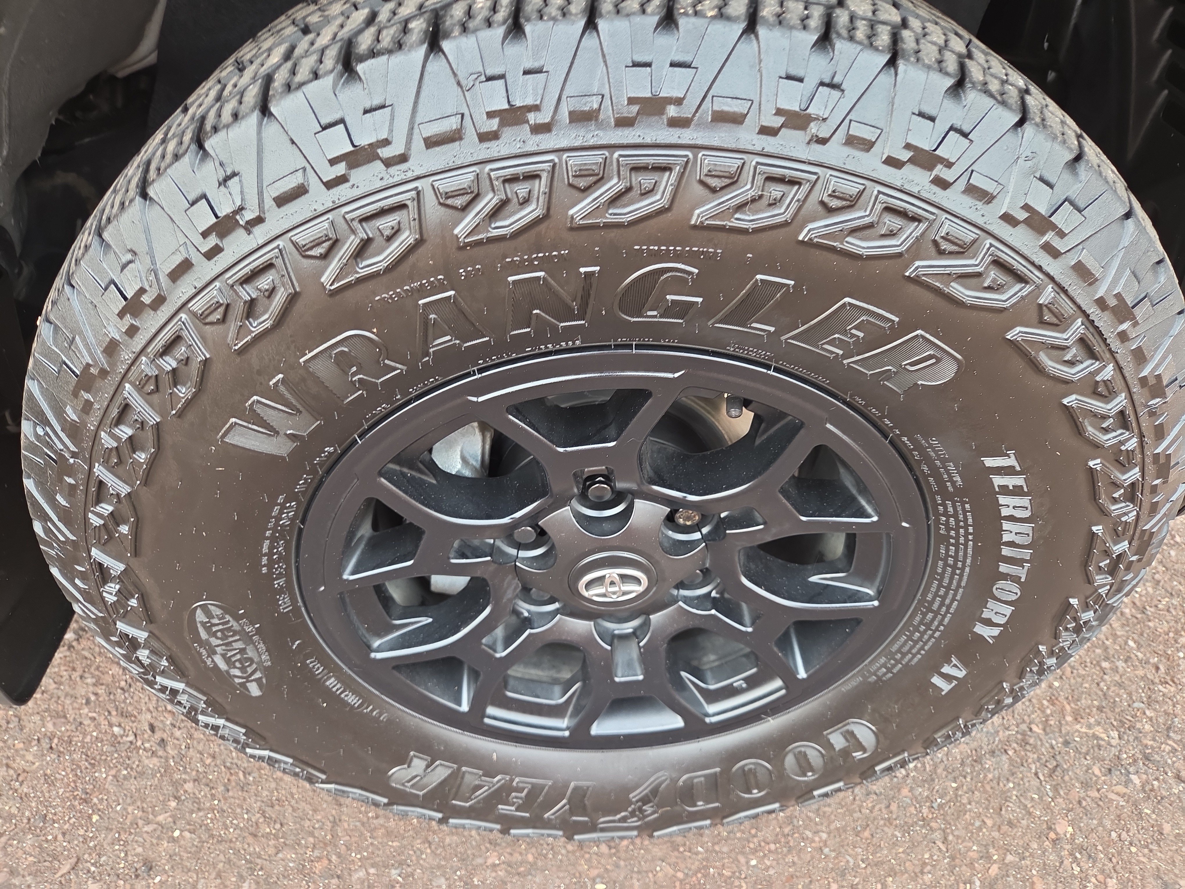 Certified 2020 Toyota Tacoma SR w/ SX Package AWD/4WD image 9