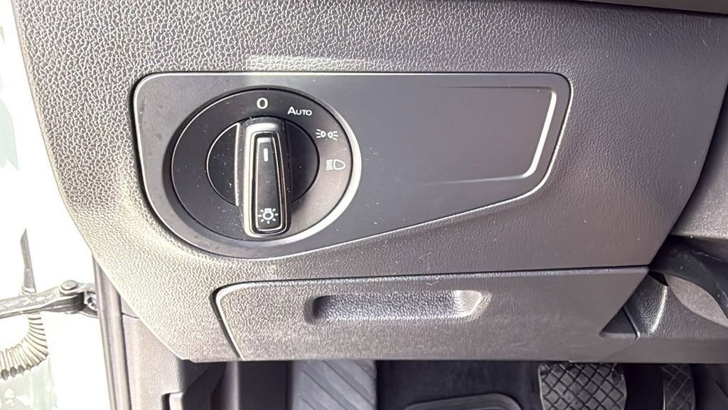 Used 2019 Volkswagen Tiguan S FWD image 39