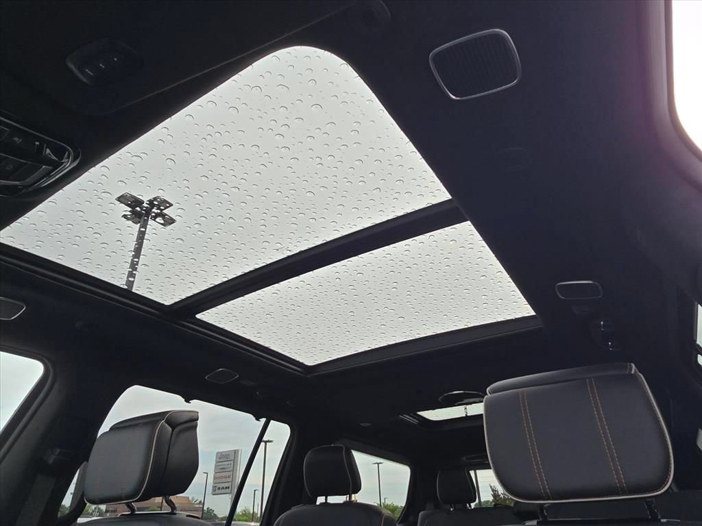 New 2026 Jeep Grand Wagoneer Summit AWD/4WD image 16