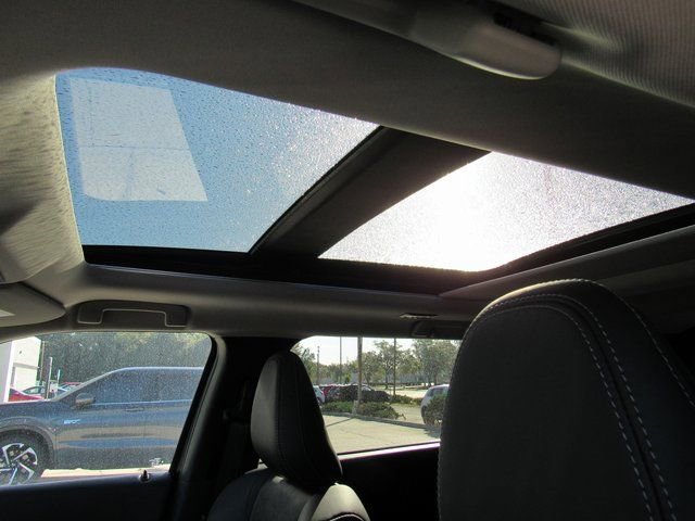 New 2025 Mitsubishi Outlander SE image 16