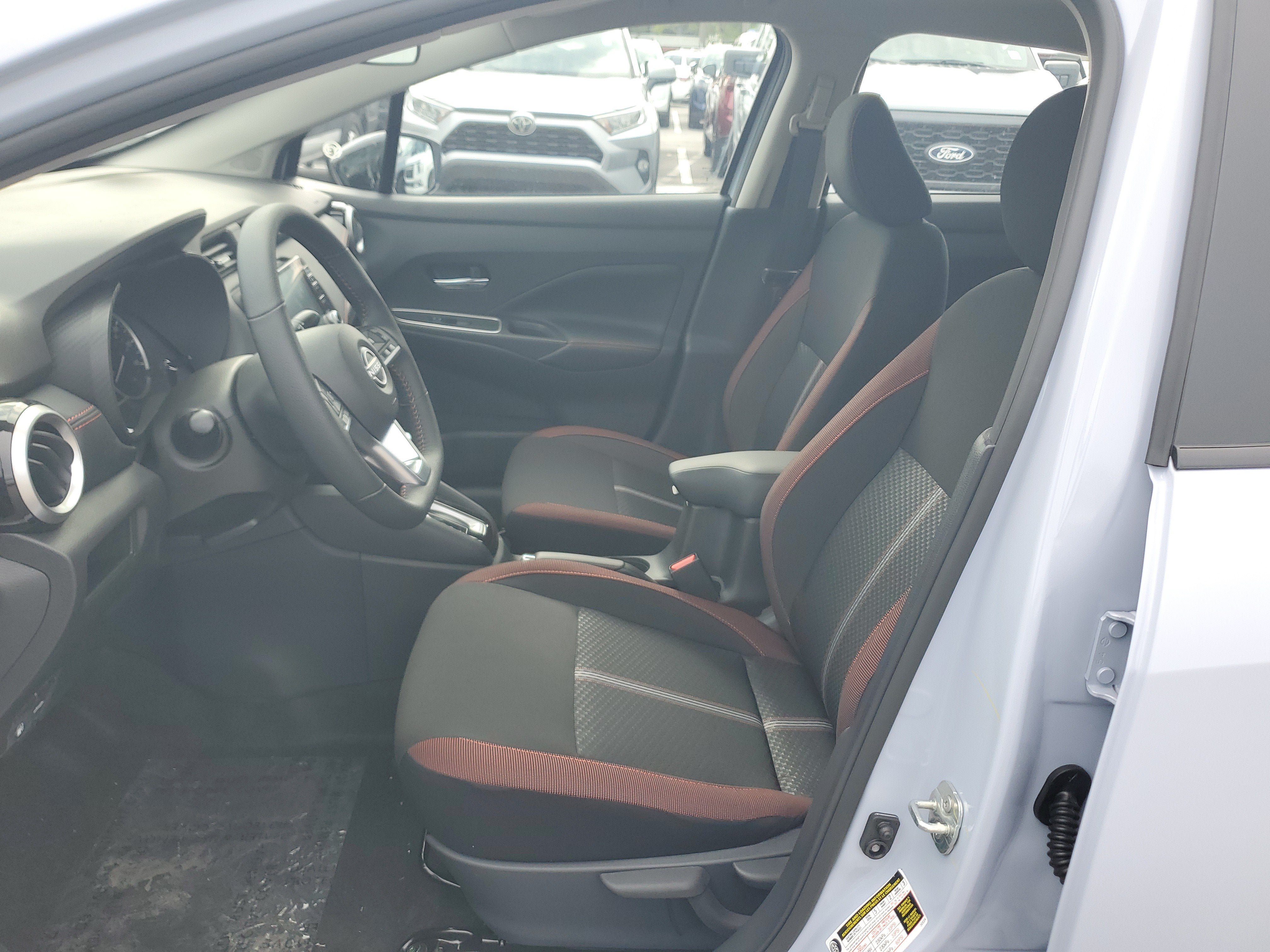 New 2025 Nissan Versa SR w/ Trunk Package FWD image 15