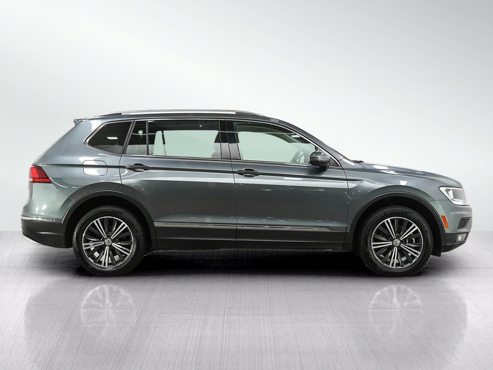 Used 2018 Volkswagen Tiguan SEL AWD/4WD image 6