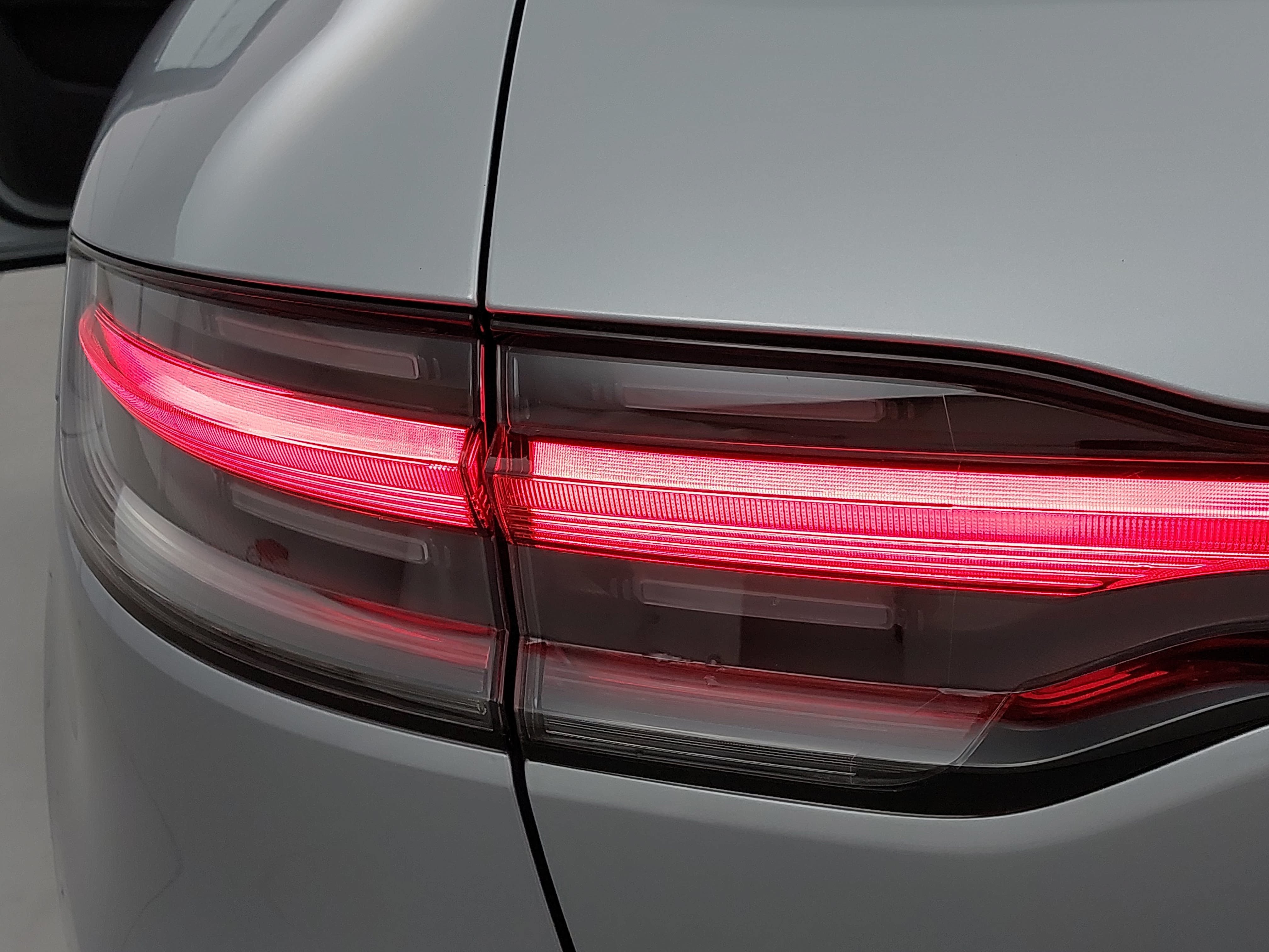 Certified 2026 Porsche Macan AWD/4WD image 37