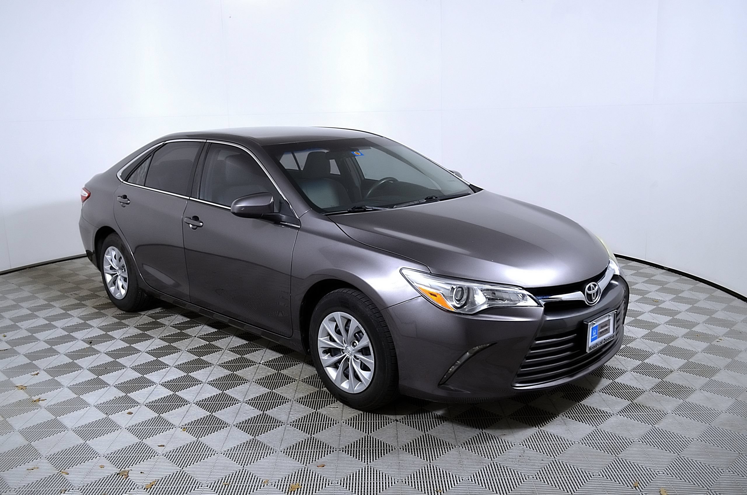 Used 2016 Toyota Camry LE FWD image 6