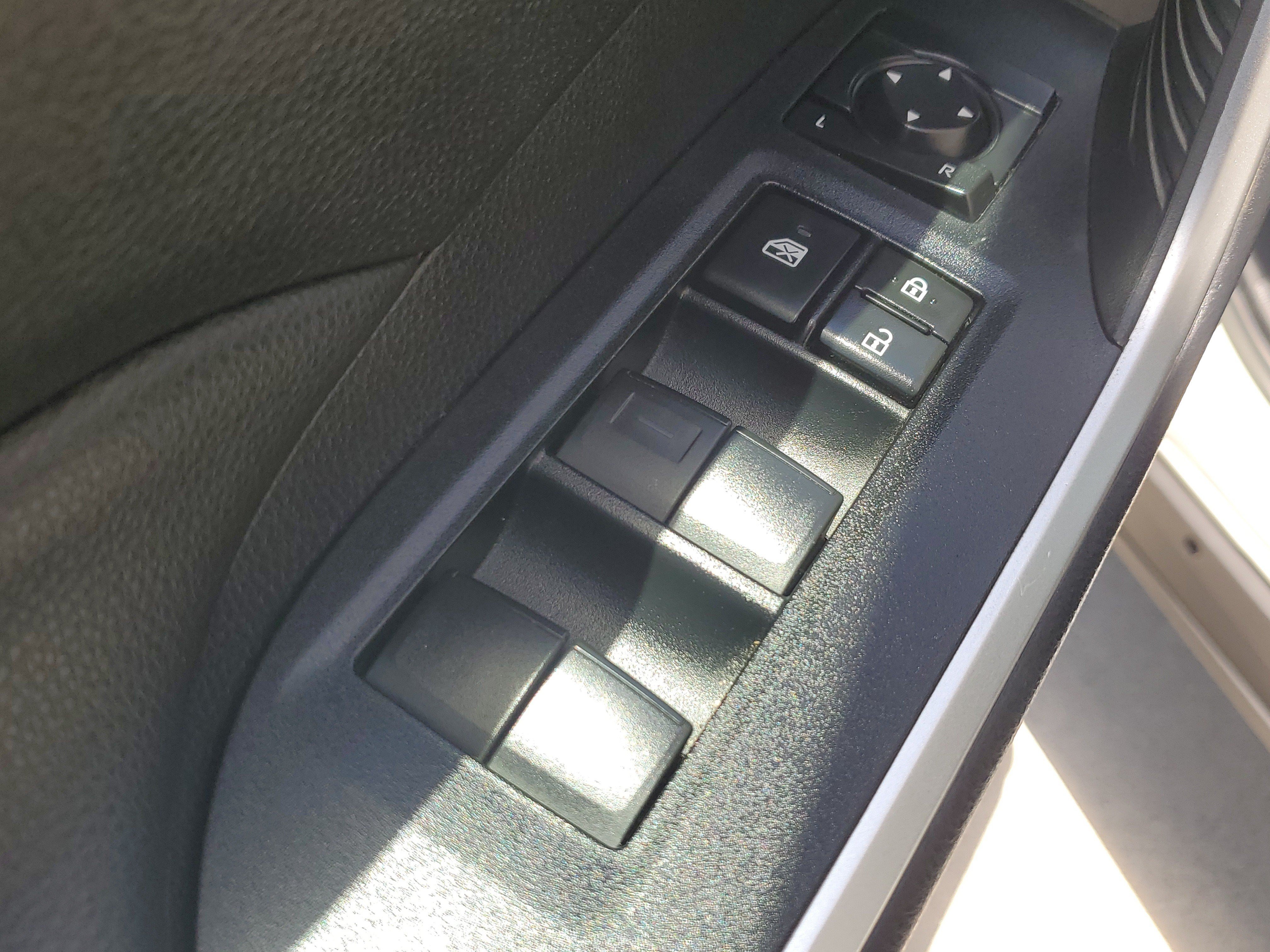 Used 2021 Toyota RAV4 LE FWD image 20