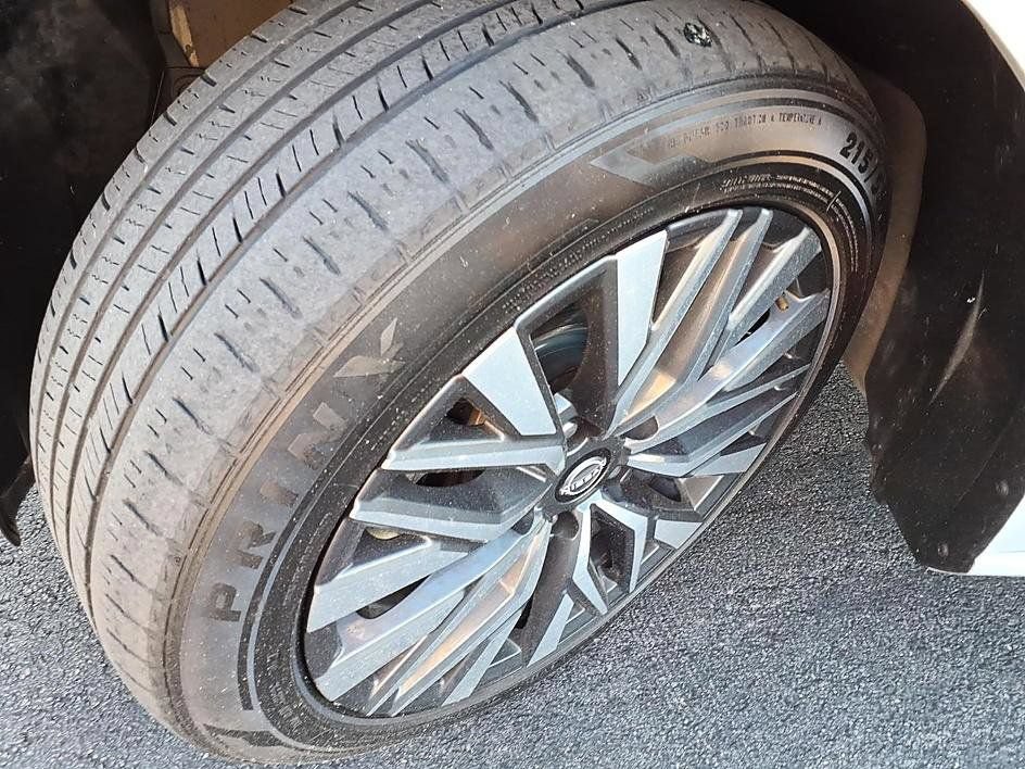 Used 2024 Nissan Altima 2.5 SV AWD/4WD image 10