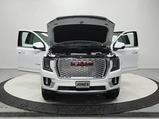 Used 2021 GMC Yukon XL Denali w/ Advanced Technology Package AWD/4WD image 11