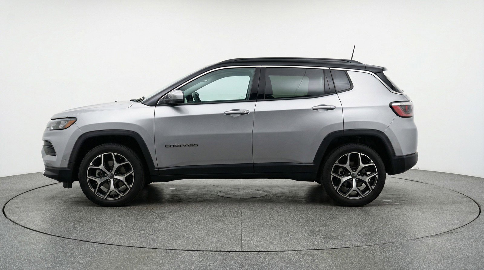 Used 2025 Jeep Compass Limited AWD/4WD image 5