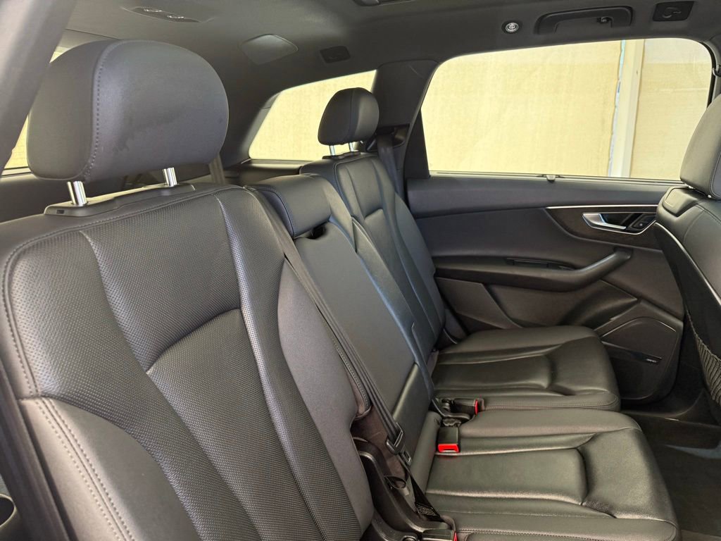 Used 2020 Audi Q7 2.0T Premium Plus w/ Premium Plus Package AWD/4WD image 16