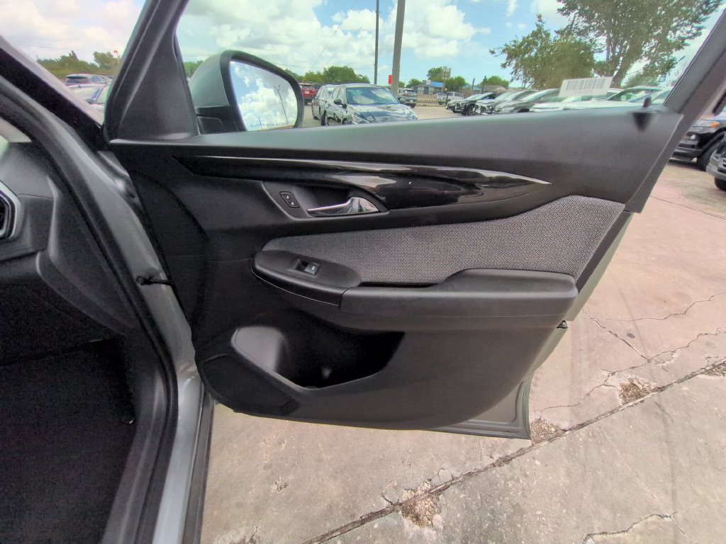 Used 2025 Chevrolet TrailBlazer LT AWD/4WD image 32