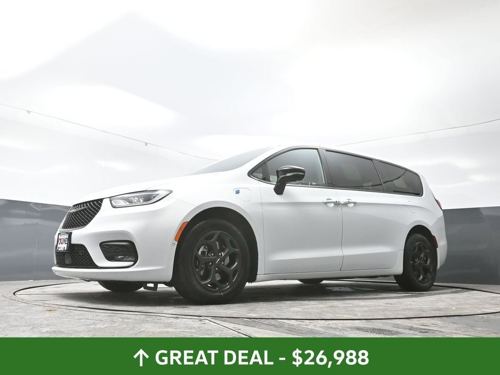 Used 2024 Chrysler Pacifica Select image 54