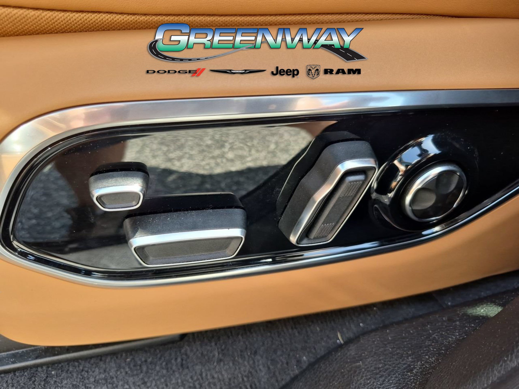 Used 2022 Jeep Grand Cherokee L Summit AWD/4WD image 15
