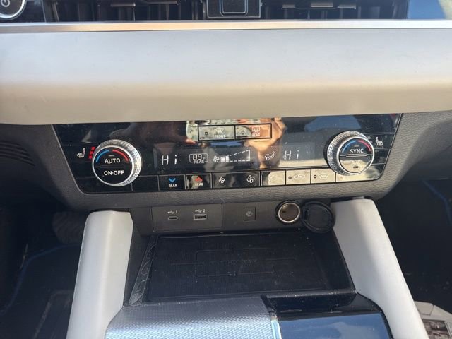 Used 2024 Mitsubishi Outlander 4WD Plug-In Hybrid image 21