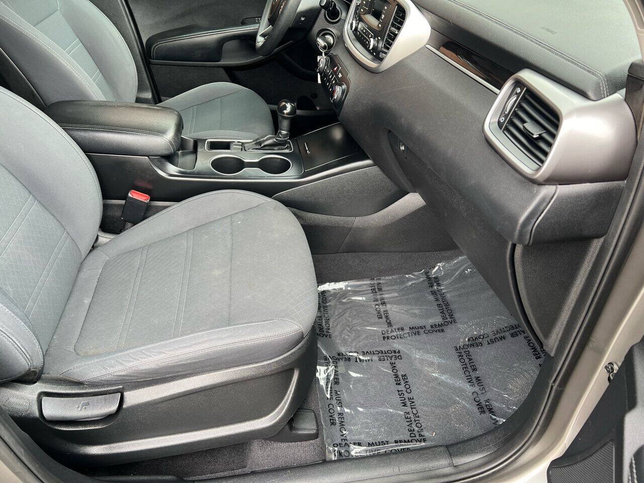 Used 2017 Kia Sorento L FWD image 10