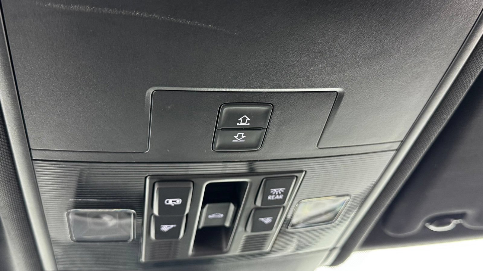 Used 2022 Volkswagen Atlas Cross Sport SEL R-Line AWD/4WD image 32