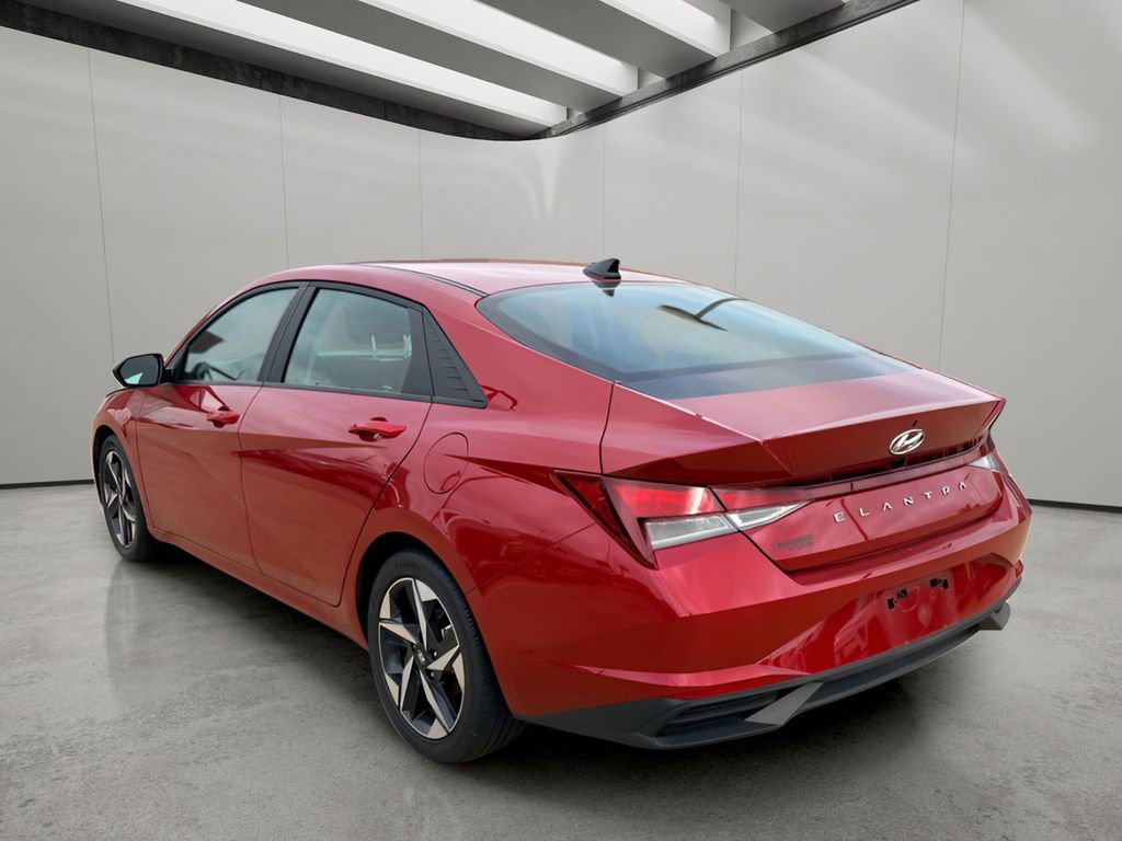 Used 2023 Hyundai Elantra SEL w/ Convenience Package FWD image 3