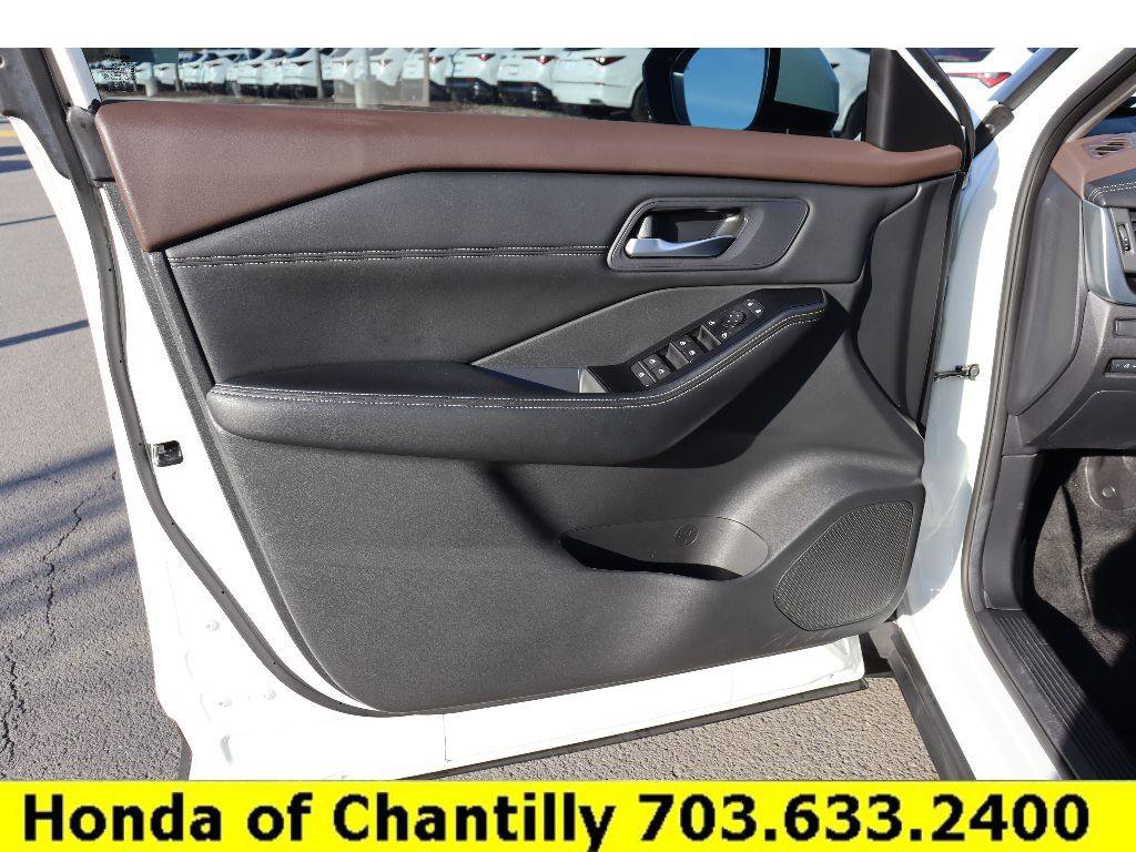 Used 2023 Nissan Rogue SV w/ SV Premium B Package image 27