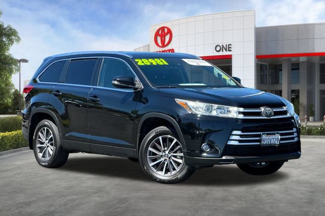 Certified 2019 Toyota Highlander XLE AWD/4WD image 2